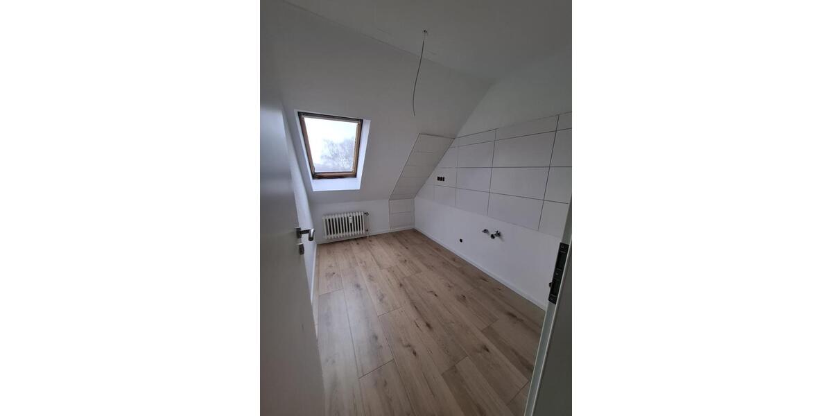 Gemütliche Dachgeschosswohnung in Sanierung – ideal für 2 Personen in ruhiger Lage von Gladbeck 2 zimmer