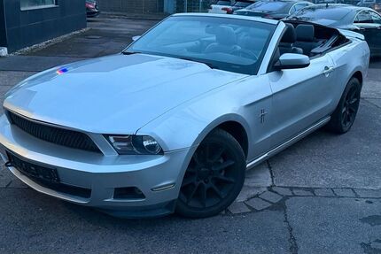 Ford Mustang 181.000 km 12.300 &euro; Mülheim 45475