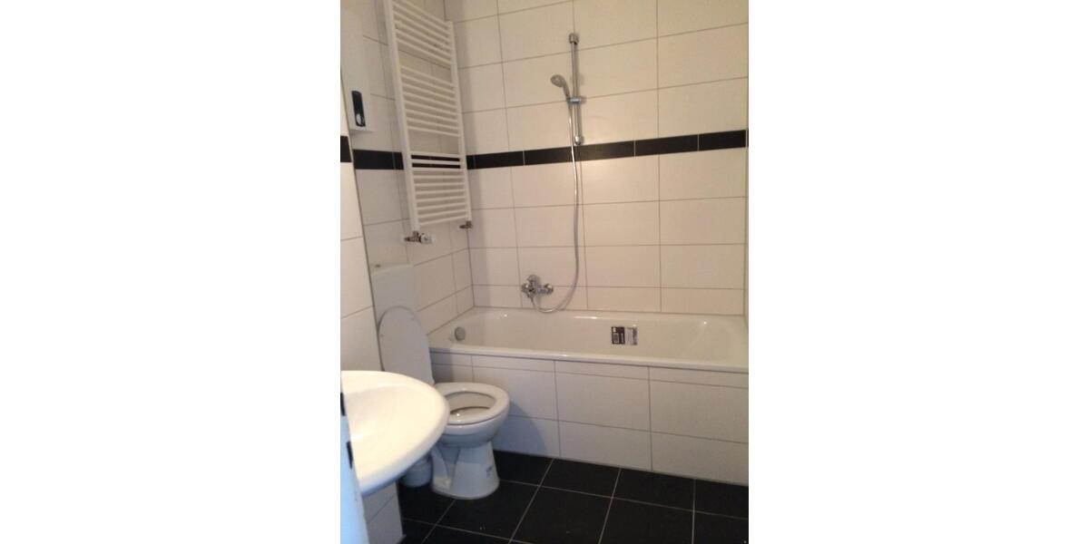 Mehrfamilienhaus mit 4 Garagen in guter Lage zimmer