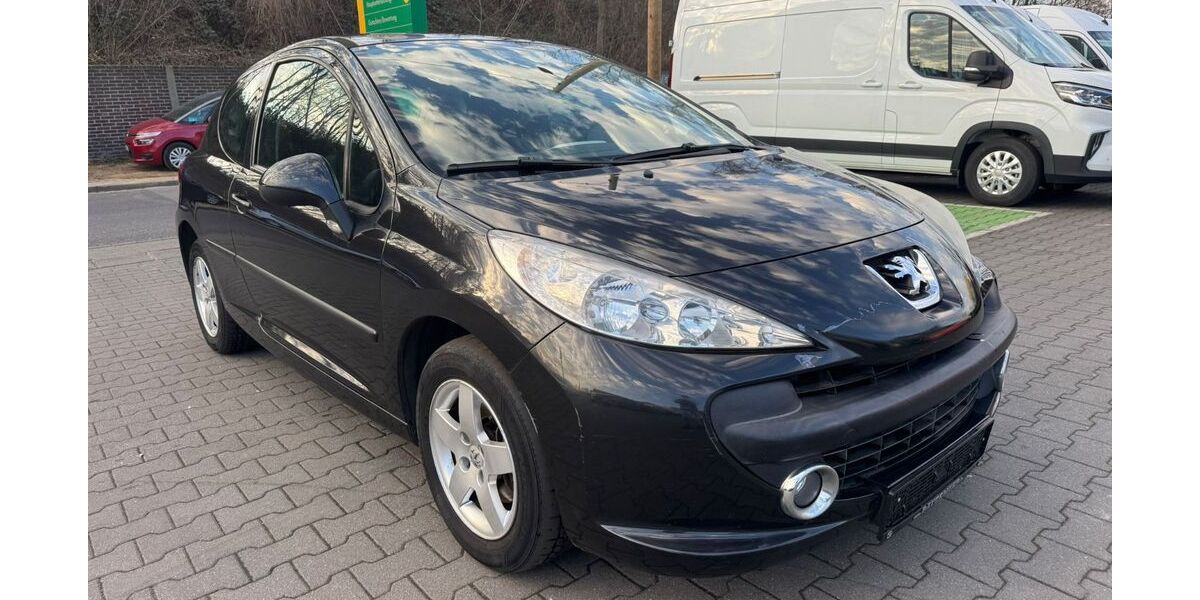 Peugeot 207 176.000 km 1.890 &euro; Bottrop 46238