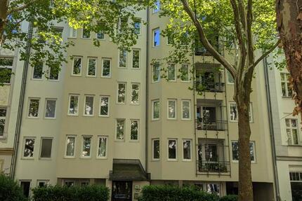 Kapitalanlage: Vermietete 3 - Zimmerwohnung in Nähe Schloßstraße.