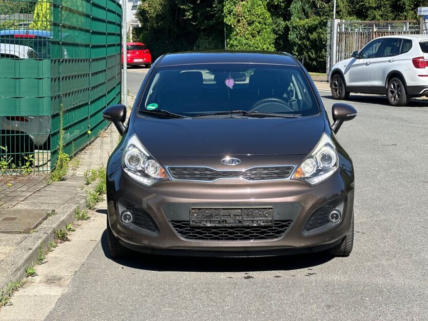 Kia Rio 186.414 km 2.899 € Essen 45276
