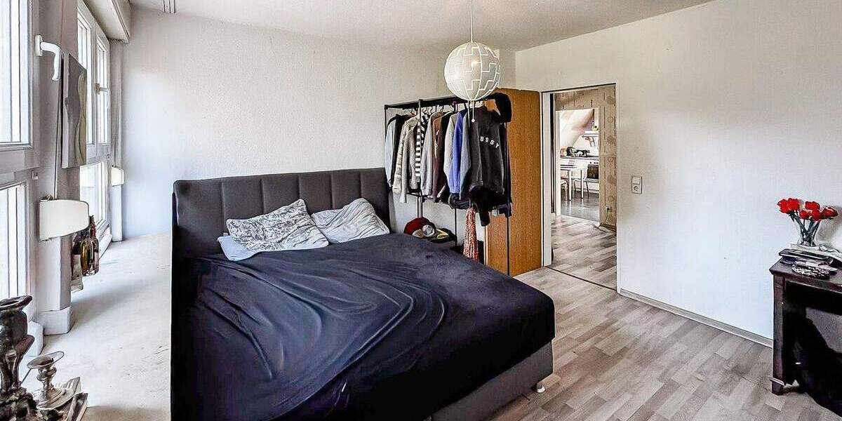 Ein- Zweifamilienhaus - Doppel- & Einzelgarage - Garten - FREIGEZOGEN 9 zimmer