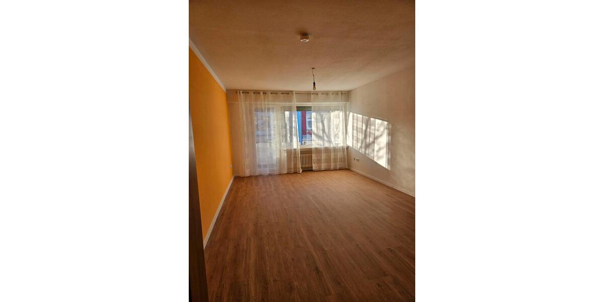 Frisch renovierte 1,5-Zimmer-Wohnung mit neuer Küche, Balkon 1.5 zimmer