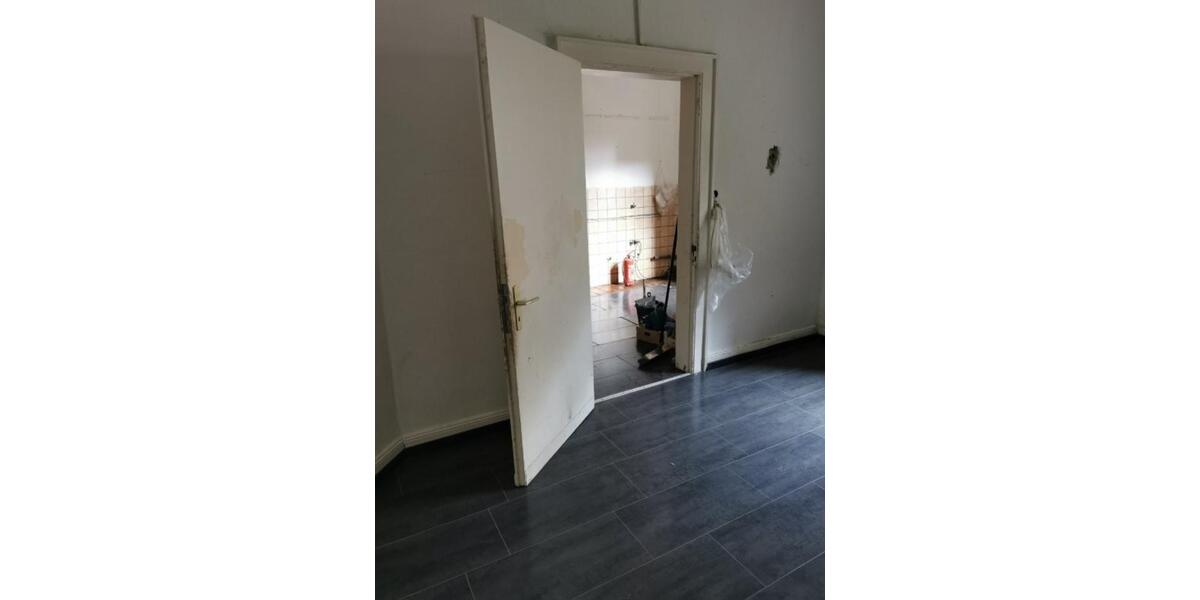 4 Zimmer +1 Durchgangszimmer, ca.108 m2, von priv. zu verm. 4 zimmer