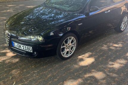 Alfa Romeo 147 132.001 km 2.250 &euro; Essen 45139