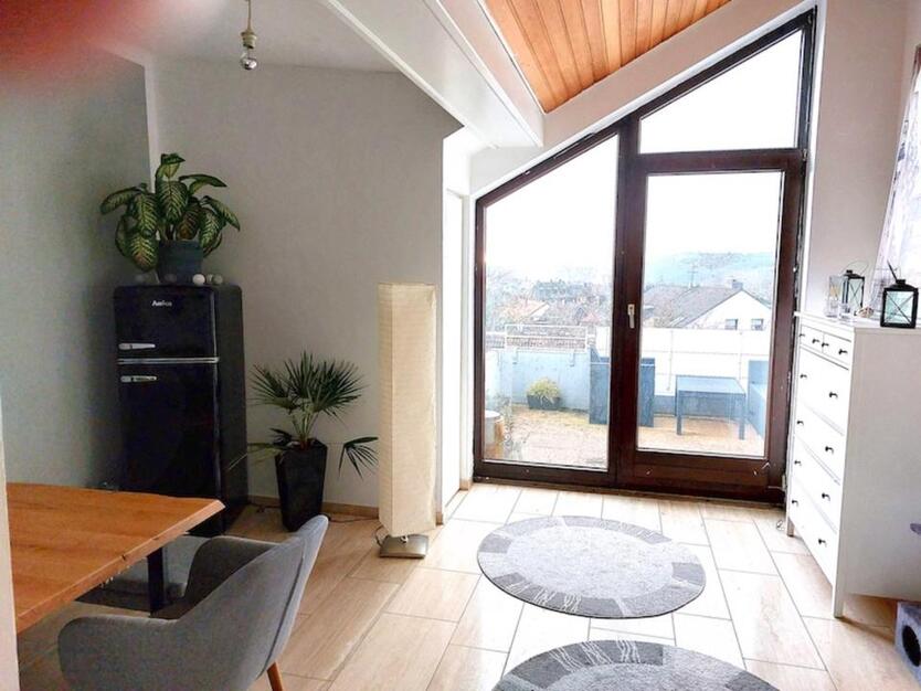 EXKL. Moderne, 4 Z., ETW, 150 qm Wfl., in RUHIHER LAGE (Erbpacht)