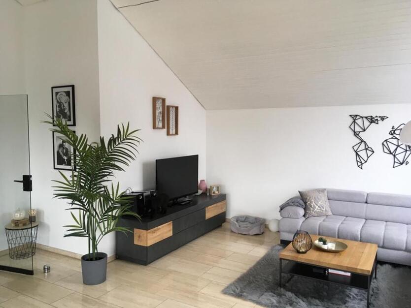 EXKL. Moderne, 4 Z., ETW, 150 qm Wfl., in RUHIHER LAGE (Erbpacht)