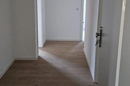 Attraktive Erdgeschosswohnung mit Terrasse in modernem 6-Parteienhaus 3 zimmer