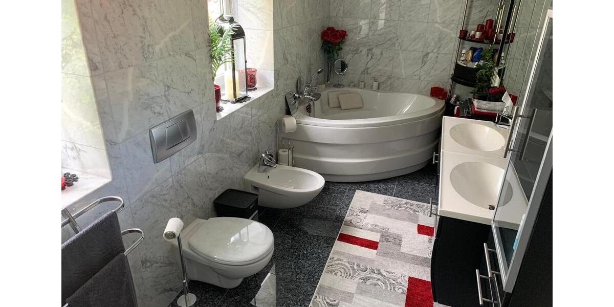 Schöne, helle Dachgeschosswohnung in GE-Rotthausen. 5 zimmer