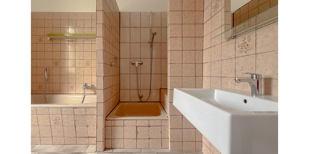 Erstbezug nach Renovierung: Lichtdurchflutete 2,5-Zimmer-Wohnung zum Wohlfühlen 2.5 zimmer