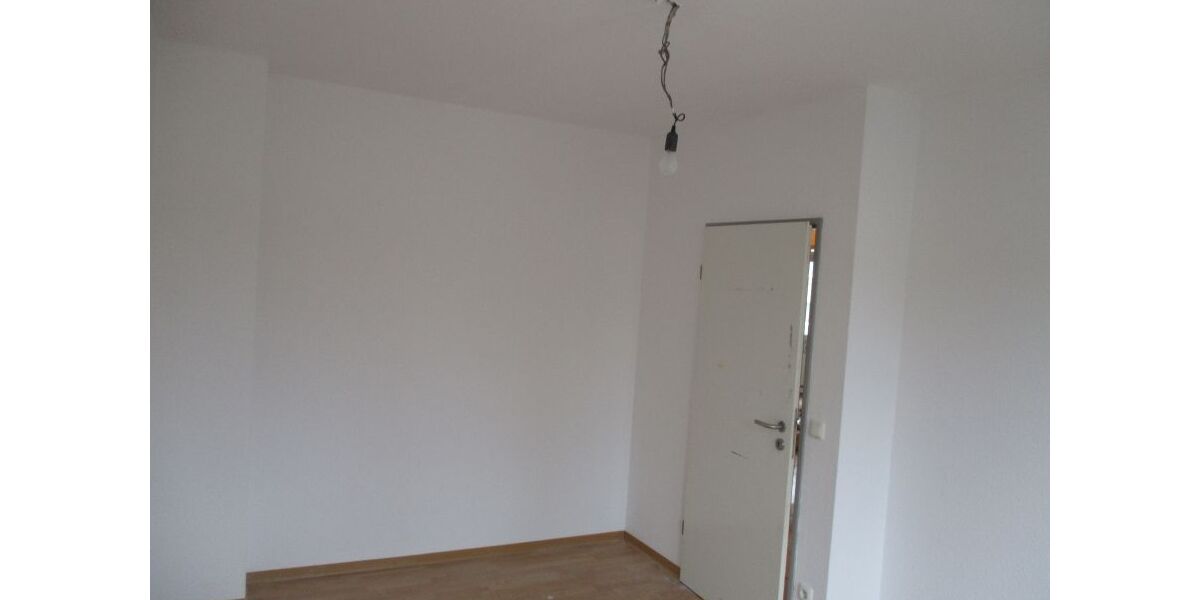 Provisionsfrei* Geräumige 4-Zi.-Wohnung m. Stellpl., Altendorfer Straße, 1.OG - Etagenwohnung Essen Altendorf | Angebot:26991510