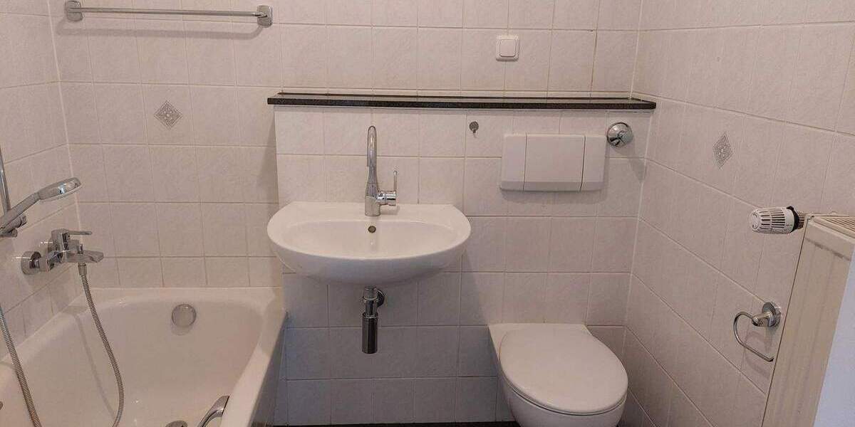 Gemütliche 3,5 Zimmer Wohnung mit Balkon, Wannenbad und GWC! 3 zimmer