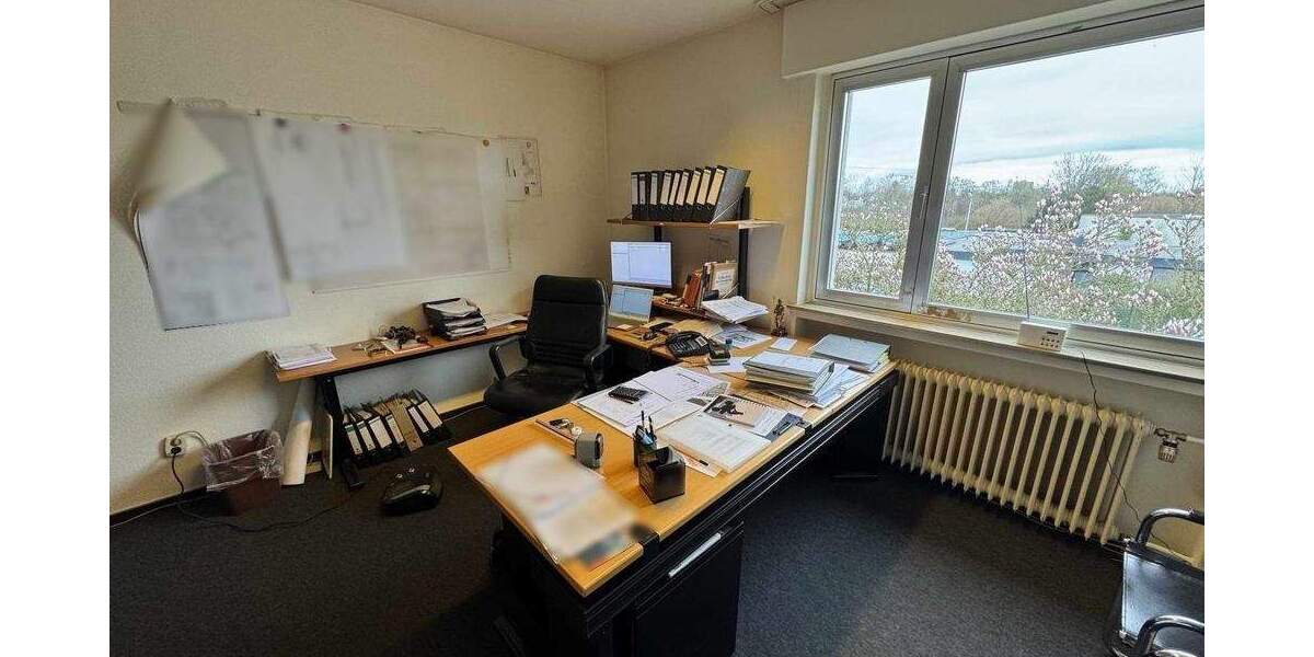 POTENZIALSTARKES BÜROHAUS MIT GARAGEN UND VIEL PLATZ IN DORTMUND BODELSCHWINGH zimmer
