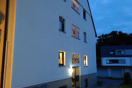 Mehrfamilienhaus mit 4 Garagen in guter Lage zimmer