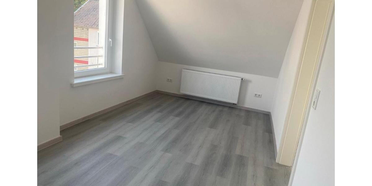 Dachgeschoßwohnung Ennepetal - 6 Zimmer, 130 m&sup2;, 1.200&euro; | Angebot:26409019