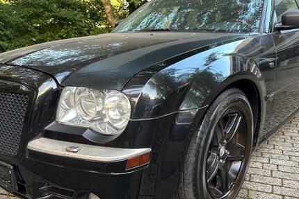 Chrysler 300C 245.345 km 2.950 € Essen 45276