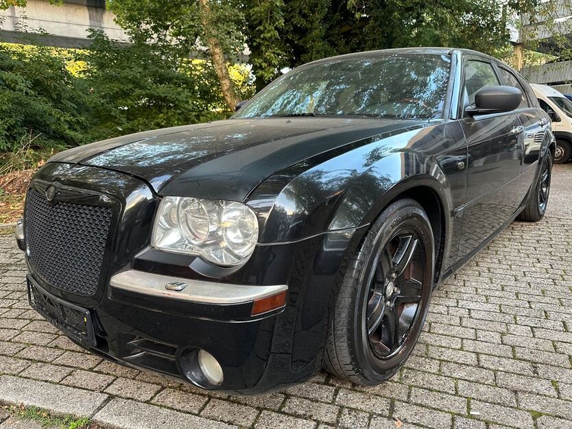 Chrysler 300C 245.345 km 2.950 € Essen 45276
