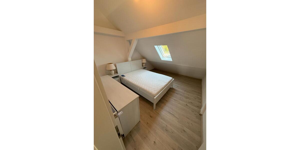 Erstbezug: 3-Zi-DG-Whg | ca. 80 qm | möbliert 3 zimmer