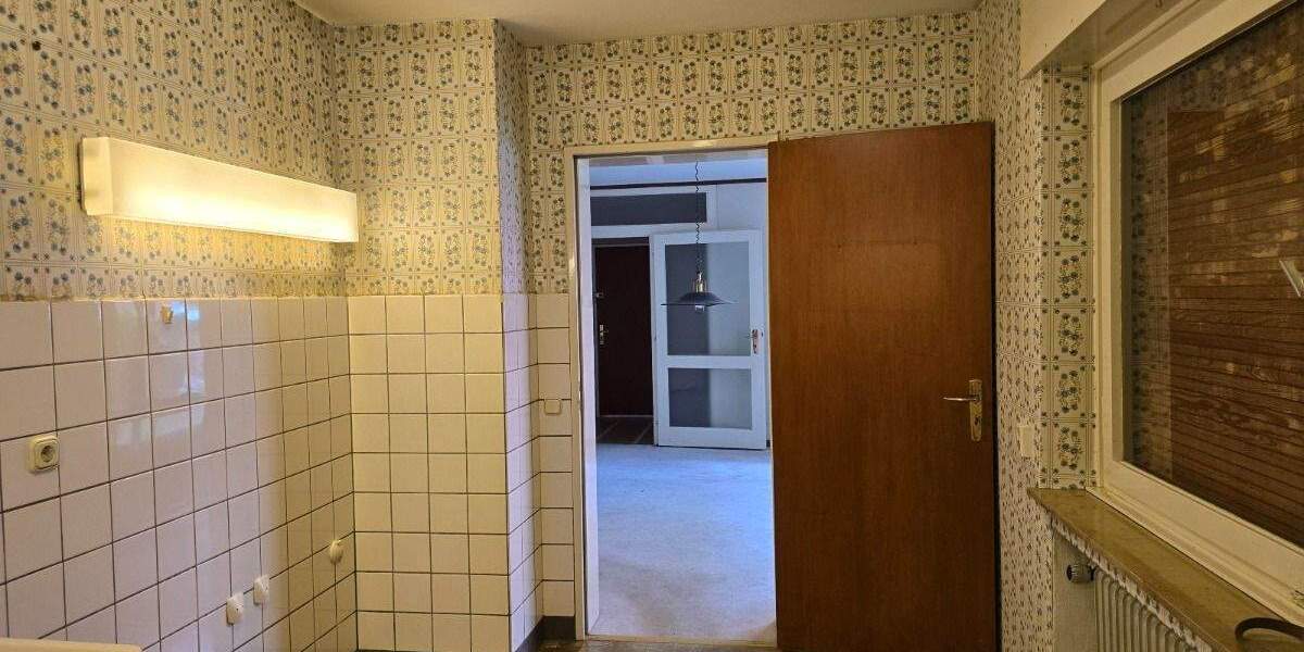 *** Im Dornröschenschlaf! *** geräumig und familienfreundlich *** Terrassenwohnung am Wald *** 5 zimmer