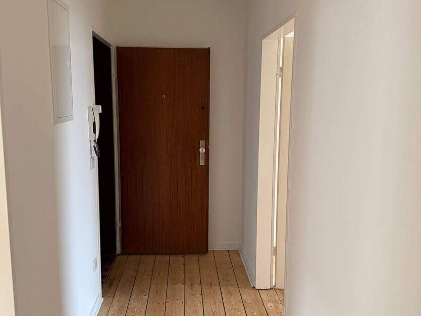 Renovierte, teilsanierte Wohnung mit zwei Zimmern in Duisburg-Neudorf 2 zimmer