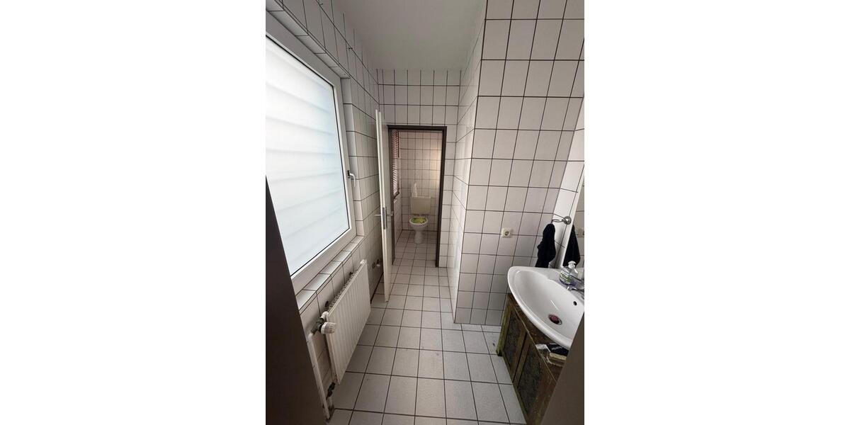 Lagerfläche mit Büroräumen – ca. 150–160 m² zimmer