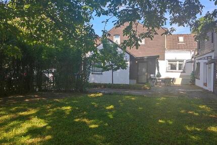 Attraktives Haus mit großem Grundstück in Mülheim-...