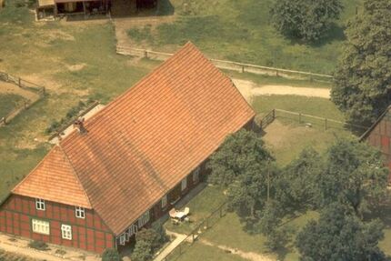 Historischer Niedersachsen- Bauernhof in Fachwerk mit Pferdeboxen u. tollen Eichenbaumbestand