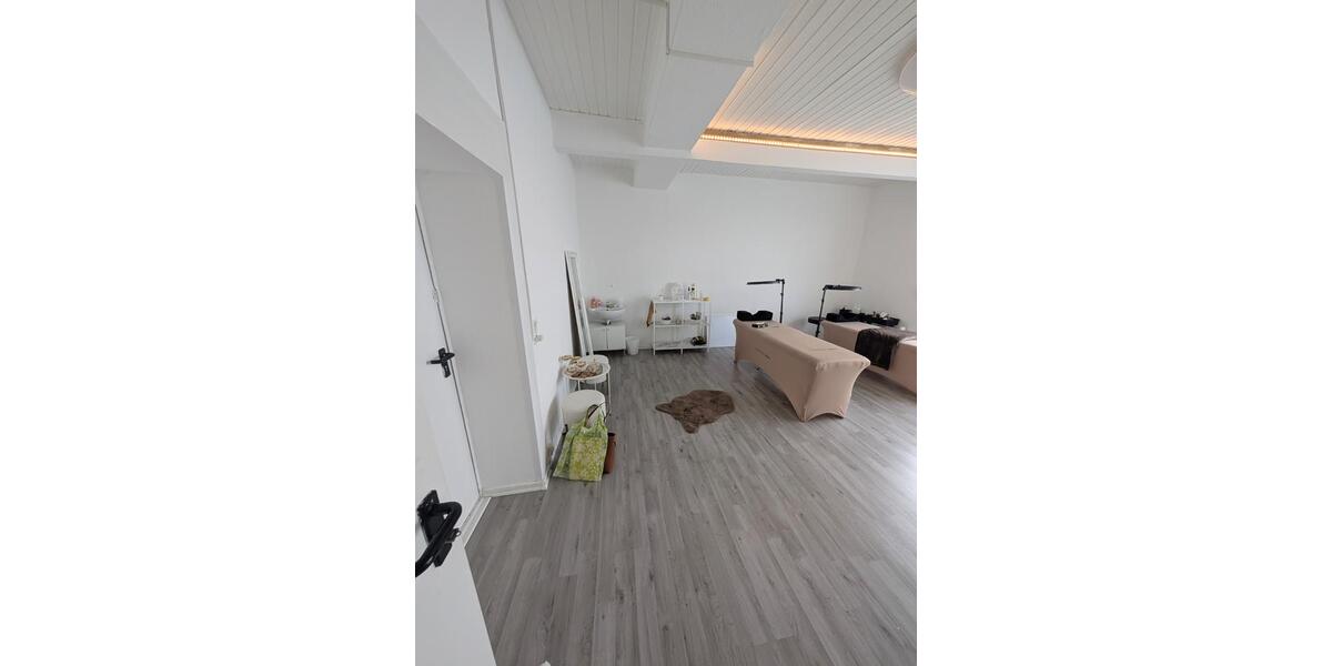 Vielseitig nutzbare Gewerbeeinheit im Erdgeschoss – ca. 74 m² zimmer