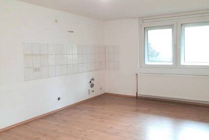 RE-Stuckenbusch! Ideal für Berufspendler: Renoviertes Appartement für berufstätige Einzelperson. 1 zimmer