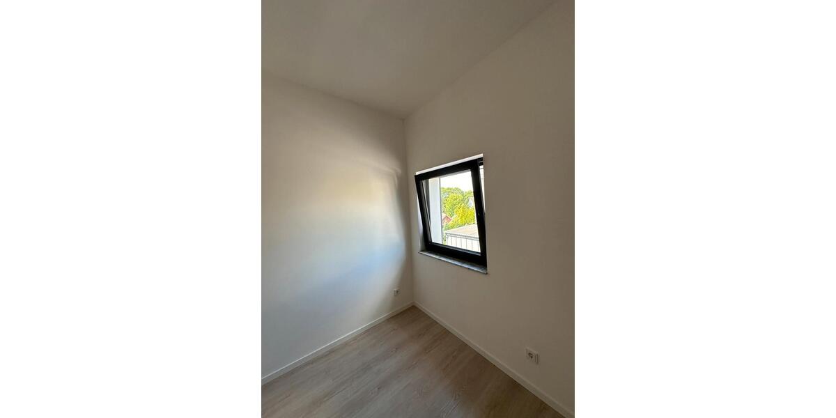 Moderne 3- Zimmerwohnung DG Wohnung mit klimatisierten Spitzboden 3 zimmer