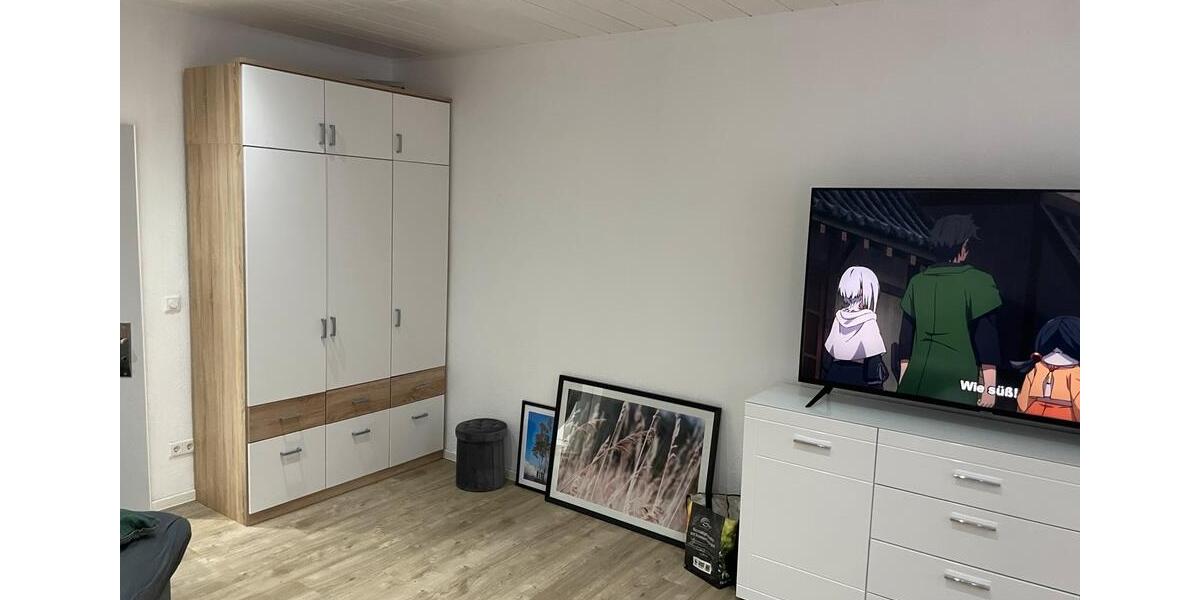 Voll Möblierte, Helle, kernsanierte 1,5-Zimmer-Wohnung zimmer