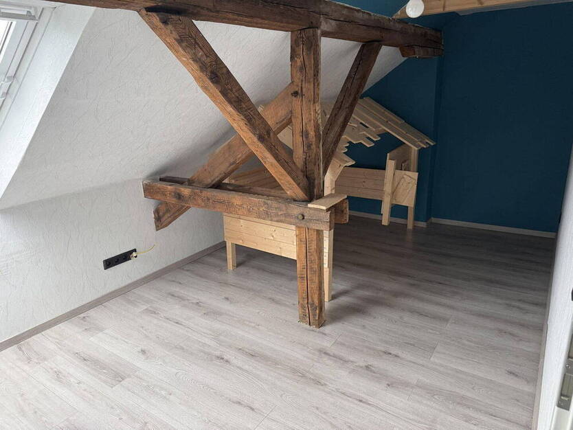 2 große Wohnungen und Geschäftseinheit