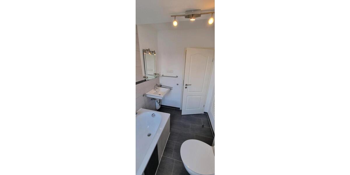 Dachgeschoßwohnung Essen Stadtbezirk V - 2.5 Zimmer, 75 m&sup2;, 940&euro; | Angebot:25304043