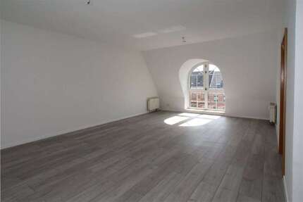 Wohnung zum Mieten in Chemnitz 300 € 62.91 m²