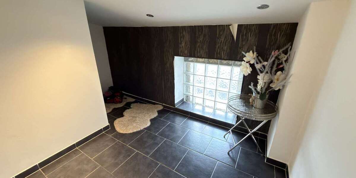 Modernisiertes 3-Parteienhaus mit Maisonette und Gartenanteil nahe Centro - Mehrfamilienhaus, Wohnhaus Oberhausen Osterfeld | Angebot:26835909