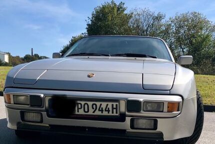 Porsche 944