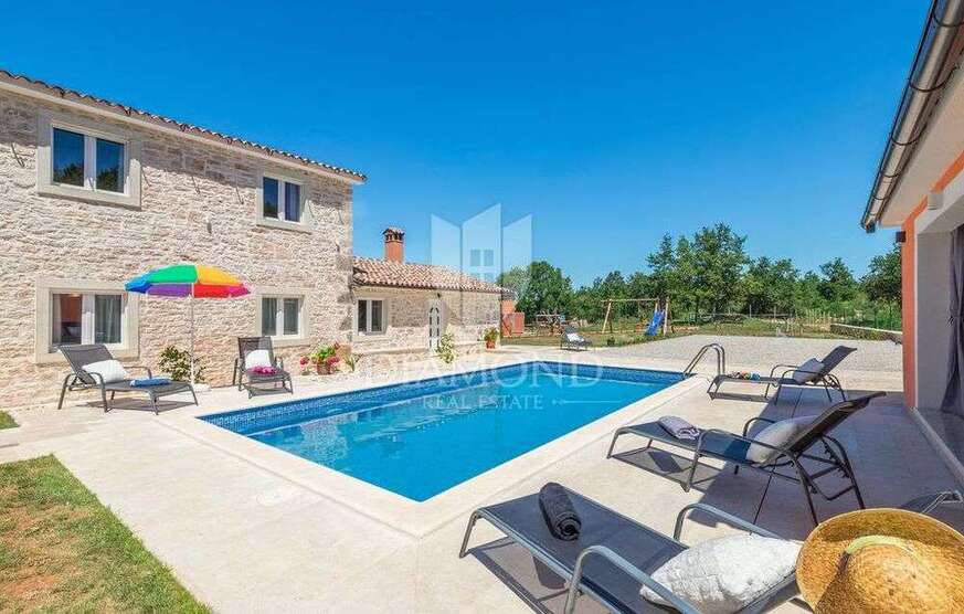 Haus zum Kaufen in Višnjan 648.500 € 220 m²