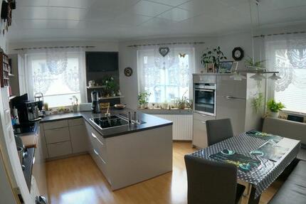 Helle 4-Zimmer Etagenwohung, mit Terrasse und 80qm großer Garage zimmer
