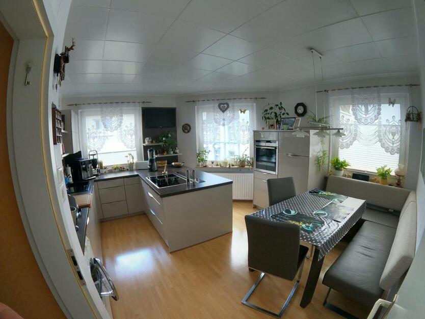 Helle 4-Zimmer Etagenwohung, mit Terrasse und 80qm großer Garage zimmer