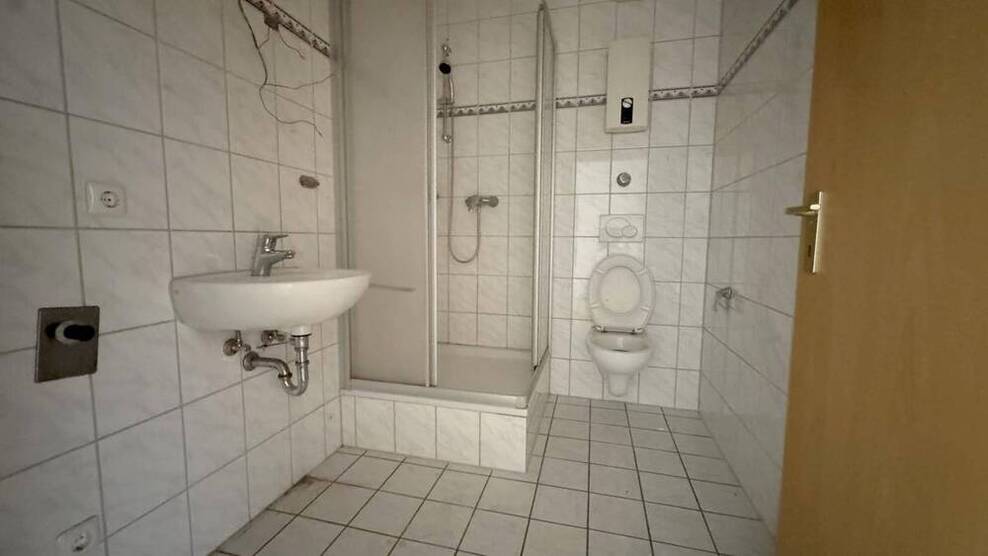 6 Wohnungen & 1 Ladenlokal. Balkone & Garagen. Liebevoll gepflegt & modernisiert.