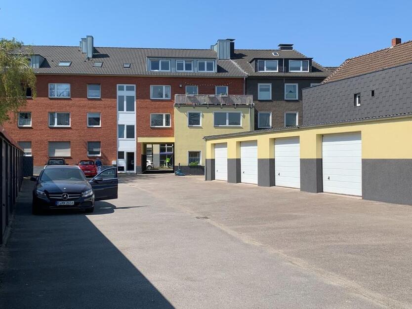kl. Halle, ca60 m2, mit elektrischem Tor, Wasser, Strom Licht