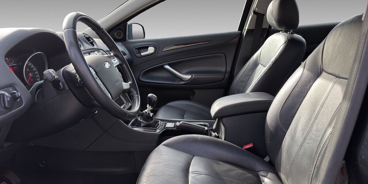 Ford Mondeo Ghia X Klima Tempo Sitzhzg. BI-Xenon AHK 248.720 km 3.500 &euro; Wuppertal 42327