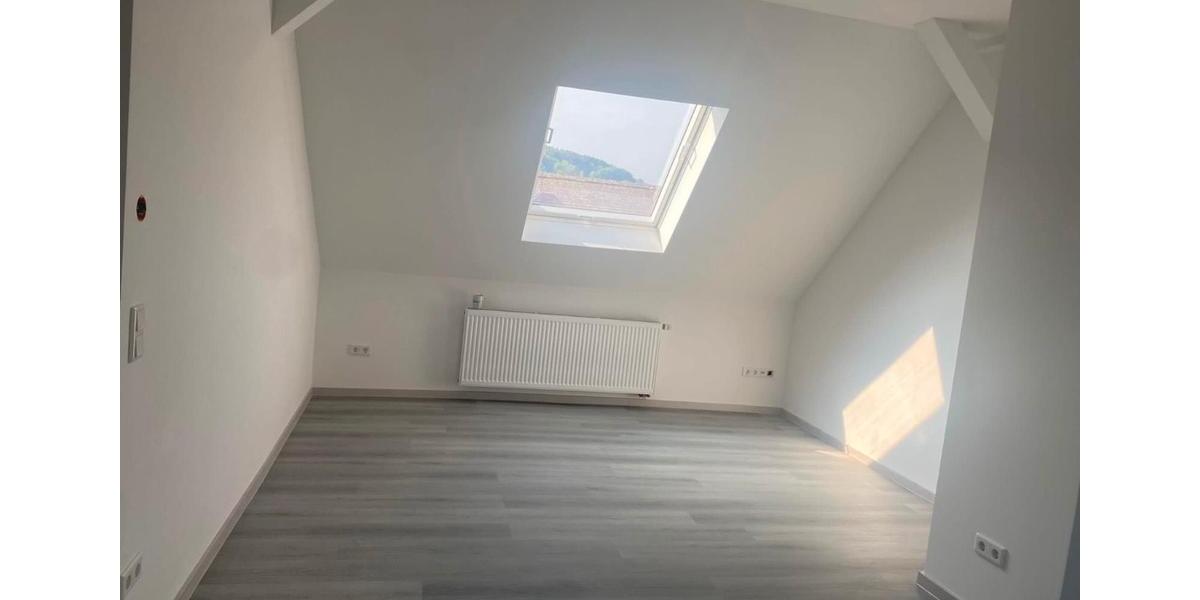 Dachgeschoßwohnung Ennepetal - 6 Zimmer, 130 m&sup2;, 1.200&euro; | Angebot:26409019