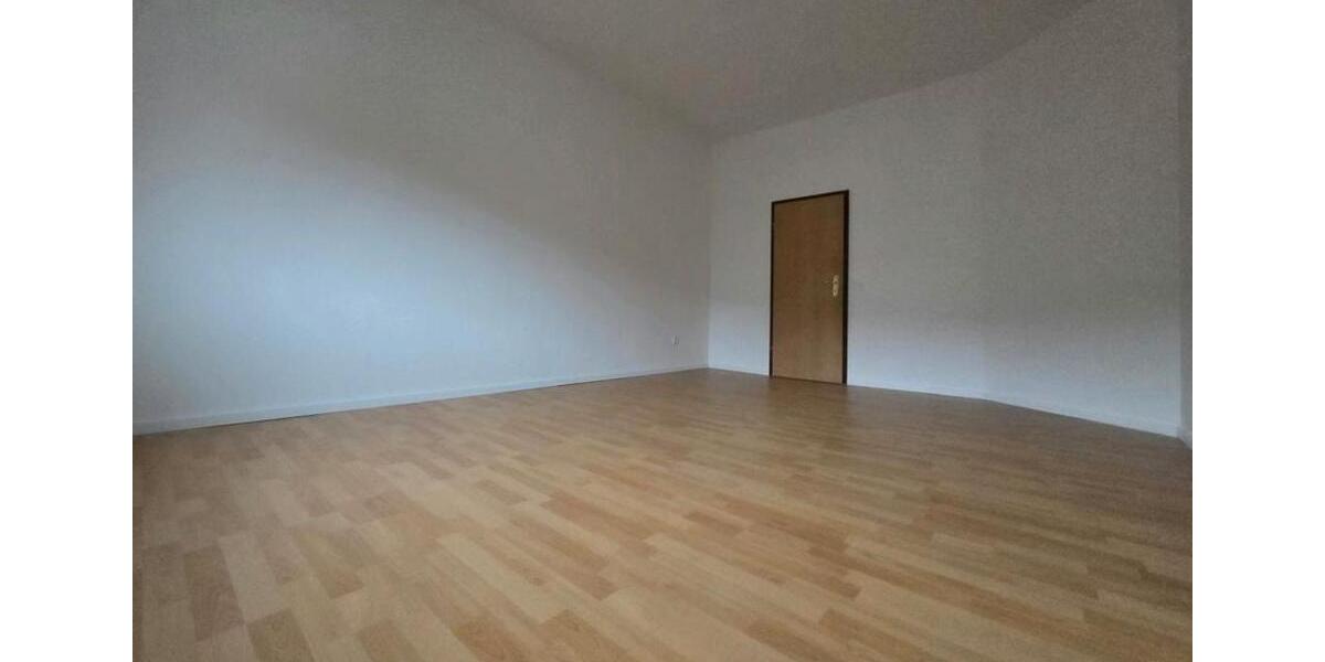 Urbane Dachgeschoss-Romantik! Helles Single-Refugium in Essen-Kray: 2,5 ZW, renoviert-bezugsfertig 2 zimmer