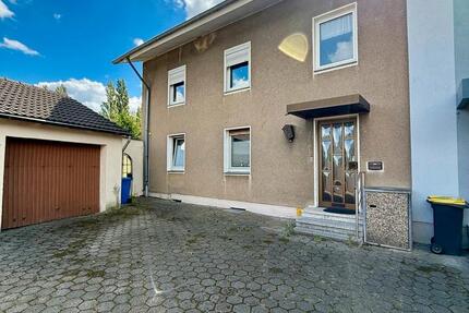 Familienfreundliches Wohnen: Haus mit Garten, Terrasse und Balkon