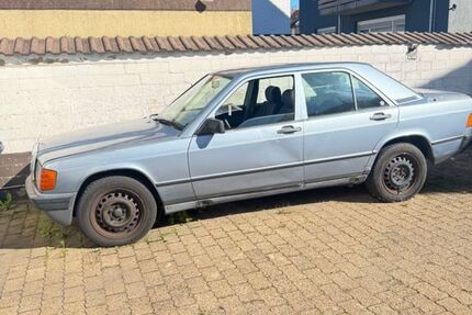 Mercedes-Benz 190 242.000 km 2.500 &euro; Recklinghausen 45665
