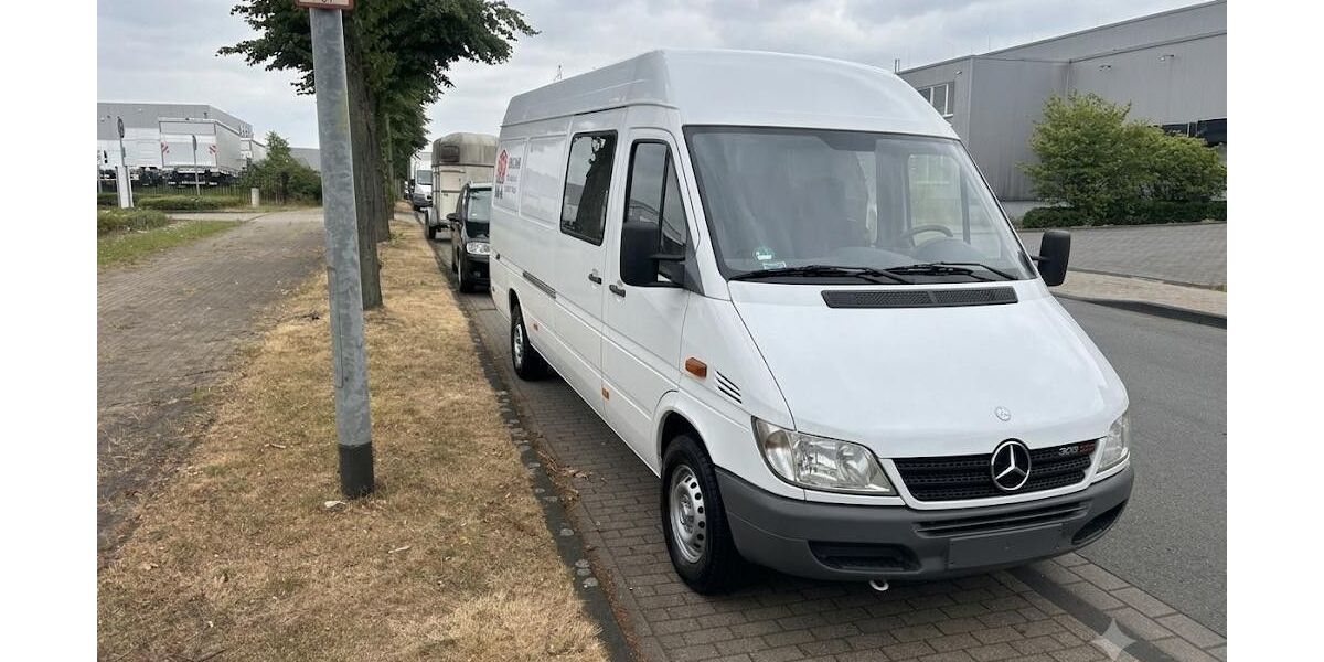 Mercedes-Benz Sprinter 218.000 km 3.950 &euro; Essen 45356