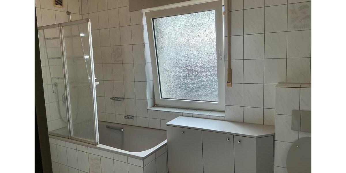 Einfamilienhaus in bester Lage, große Garage mit Eigentumsgrundst 6 zimmer