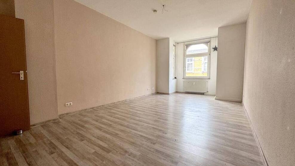 6 Wohnungen & 1 Ladenlokal. Balkone & Garagen. Liebevoll gepflegt & modernisiert.